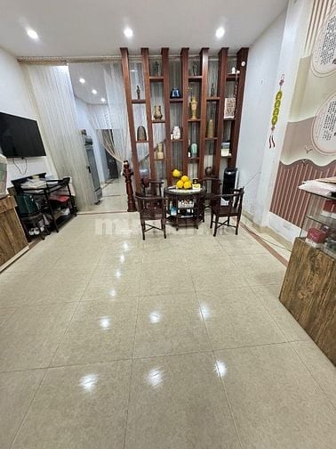 Bán nhà liền lề mặt phố Nguyễn Văn Lộc