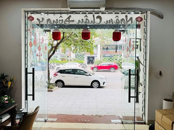 Bán nhà liền lề mặt phố Nguyễn Văn Lộc