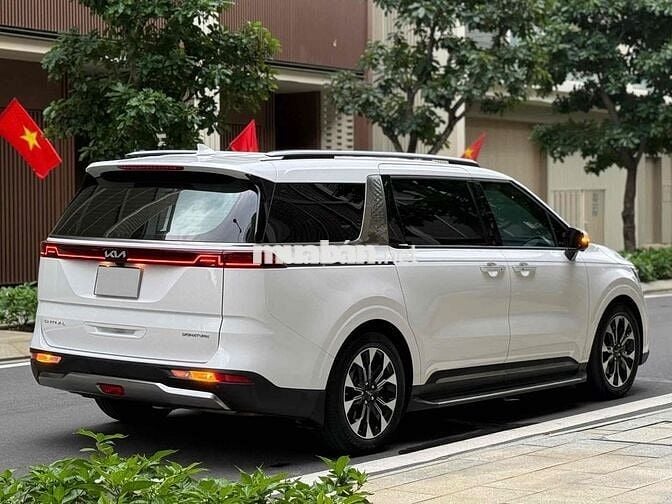 Kia Carnival 2022 Signature 2.2D - 34.000 km