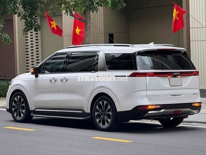 Kia Carnival 2022 Signature 2.2D - 34.000 km