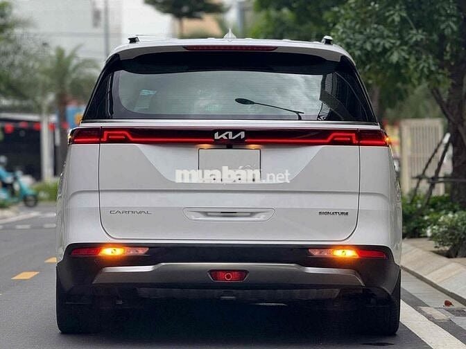 Kia Carnival 2022 Signature 2.2D - 34.000 km