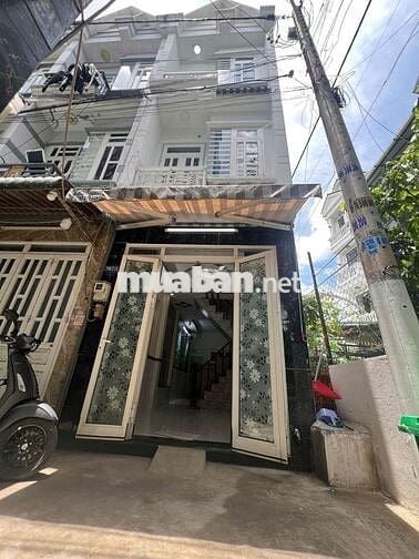 nhà 2 lầu,4 phòng ngủ ,hẻm xe hơi,p hiệp thành ,Q12