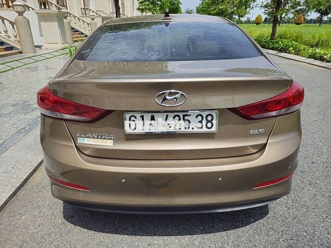 Hyundai Elantra 2017 1.6 AT - 80000 km