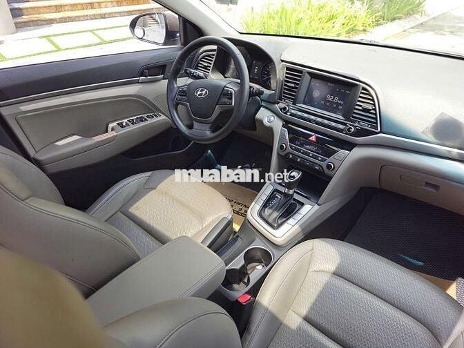 Hyundai Elantra 2017 1.6 AT - 80000 km