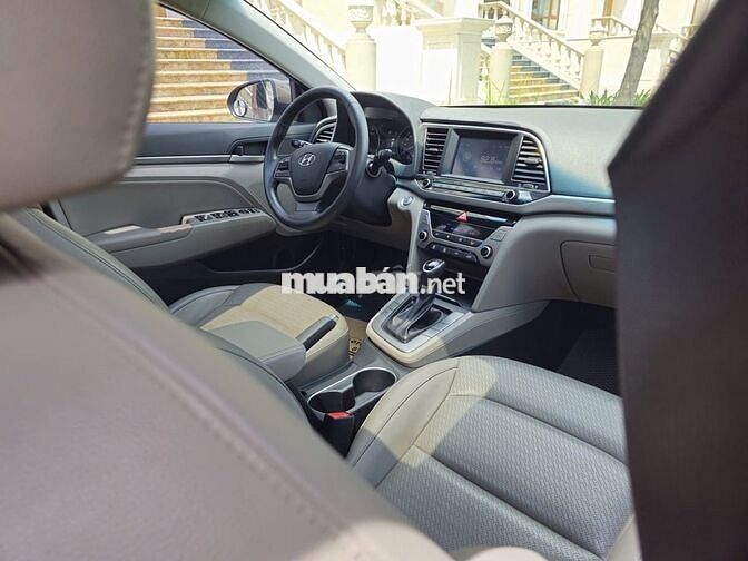 Hyundai Elantra 2017 1.6 AT - 80000 km