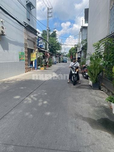 Bán Đất gồm nhà tạm có thể làm kho hoặc cho thuê.