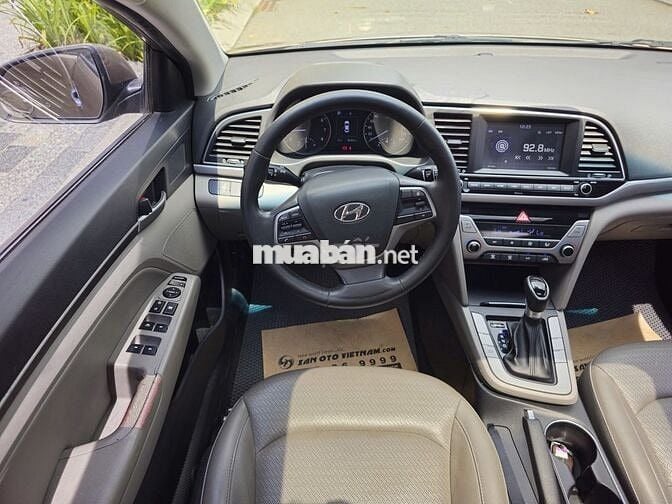 Hyundai Elantra 2017 1.6 AT - 80000 km
