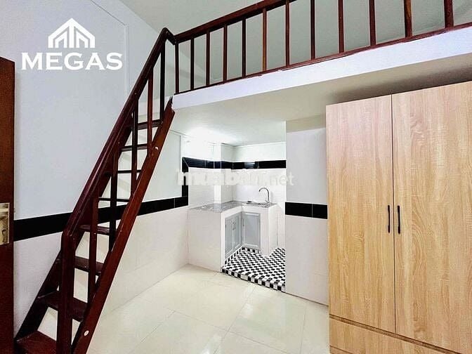 CHDV có gác MÁY LẠNH - TỦ ÁO - TỦ GIÀY mới 100% thoáng mát THANG MÁY