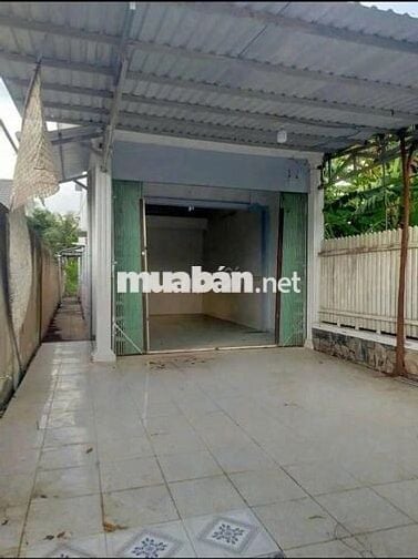 Căn nhà nát , bán xác + đất giá 650 triệu sang tên. Đất ở, thổ cư sẵn.
