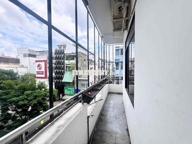 Căn Hộ Tách Bếp Ban Công Gần Chợ Bàn Cờ Quận 3