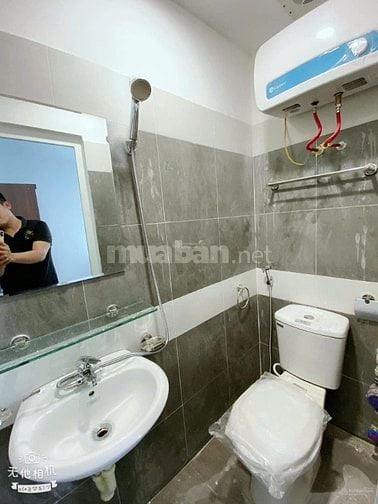 hiếm cần bán gấp tòa chung cư  Hoàng Ngân 93m,7 tầng ,9,x tỷ(x bé)