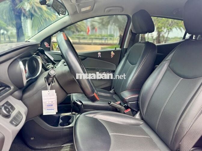 VinFast Fadil Plus 2021 - Màu đỏ - 4v4km