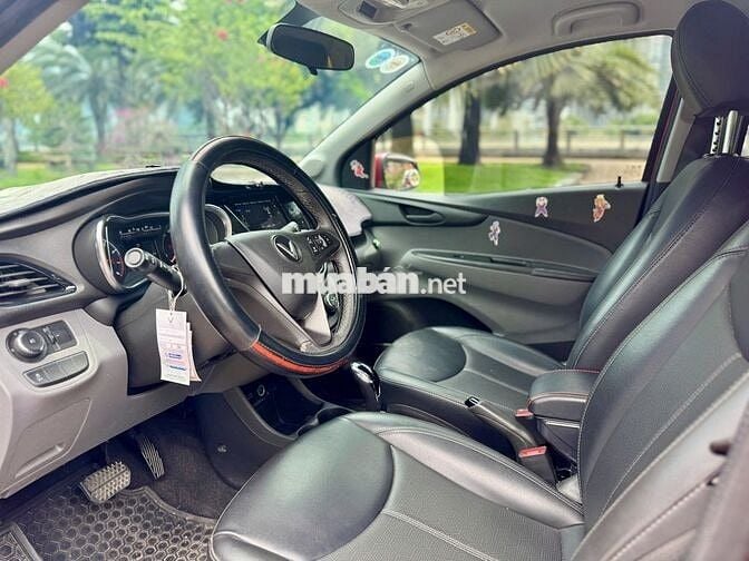 VinFast Fadil Plus 2021 - Màu đỏ - 4v4km