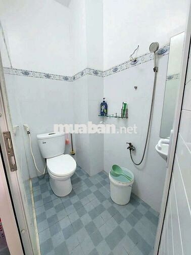 Nhà đồng sở hữu 2 căn. Trệt 2 lầu sân thượng, 4pn, 3wc . Đường 12m
