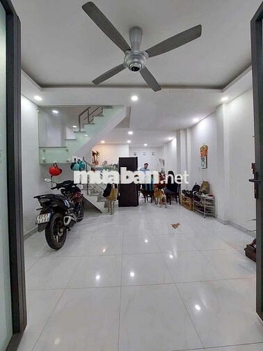Nhà đồng sở hữu 2 căn. Trệt 2 lầu sân thượng, 4pn, 3wc . Đường 12m