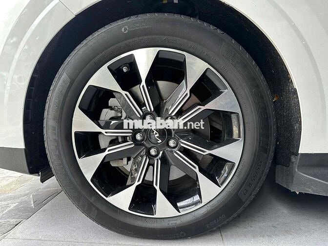 Kia Carnival 2023 Signature 2.2D - 32000km một chủ