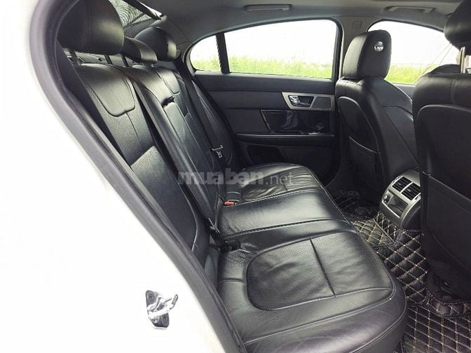 Chào các bác e bán jaguar XF màu trắng ạ