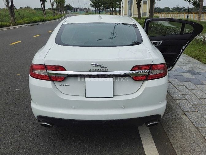 Chào các bác e bán jaguar XF màu trắng ạ