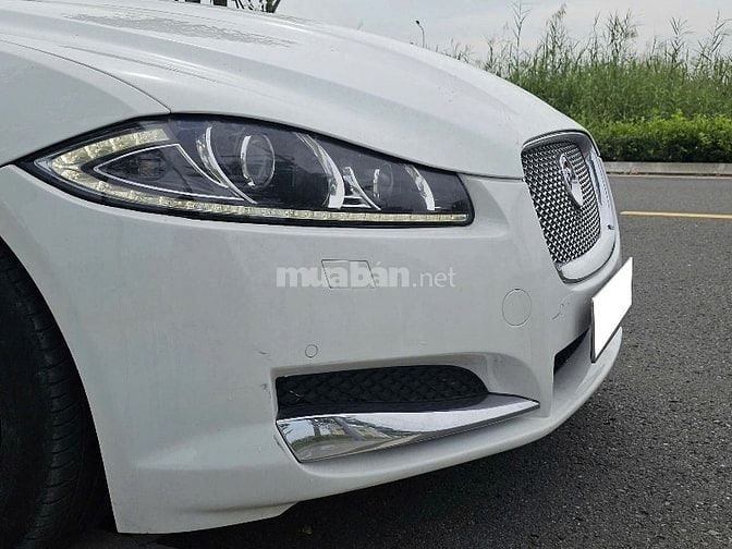 Chào các bác e bán jaguar XF màu trắng ạ