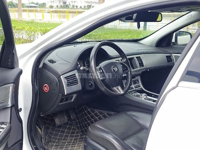 Chào các bác e bán jaguar XF màu trắng ạ