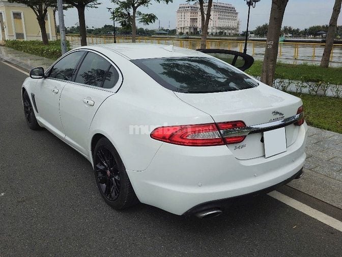 Chào các bác e bán jaguar XF màu trắng ạ
