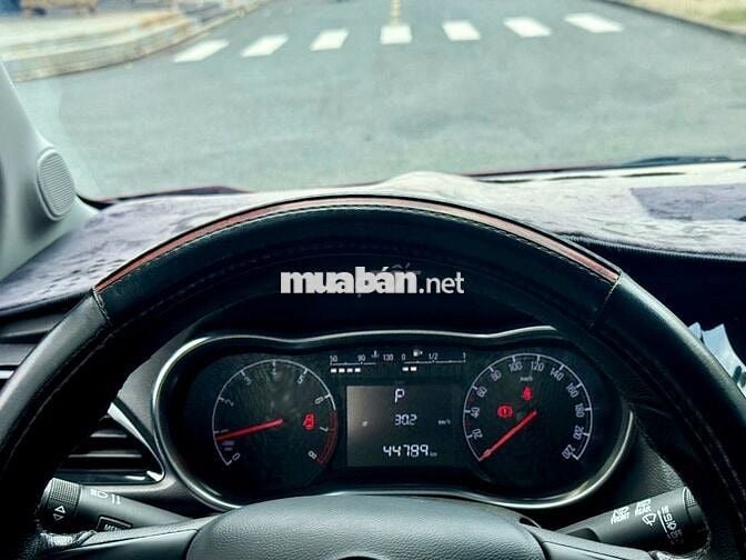 VinFast Fadil Plus 2021 - Màu đỏ - 4v4km