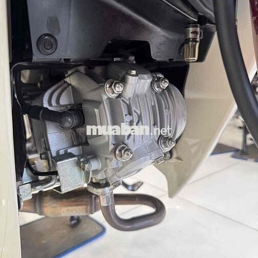 Super Cub 125 2018 Đỏ Trắng mẫu máy lớn 1 yên
