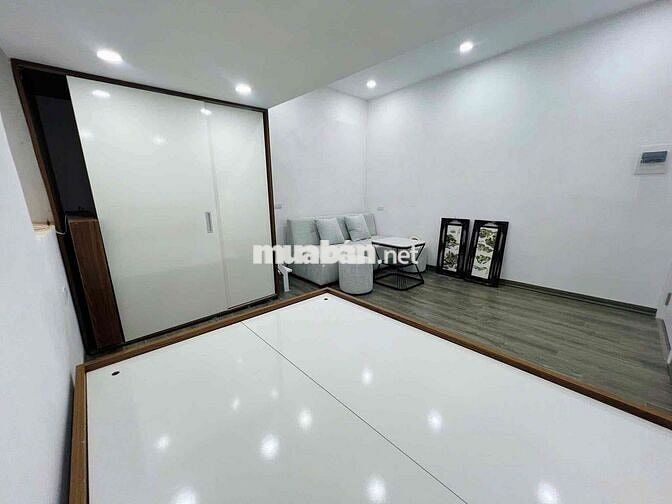 căn hộ tập thể tầng 3 Văn Chương 18/55m sử dụng 2,25 tỷ sổ đỏ riêng l