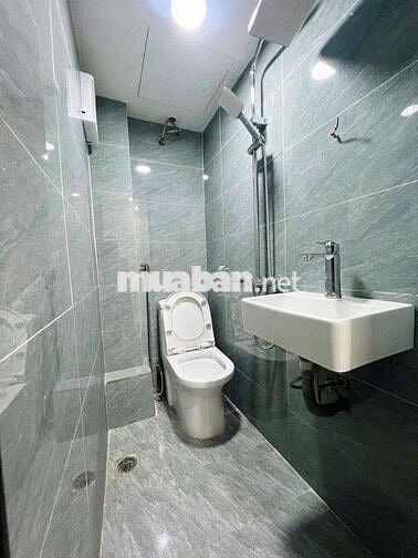căn hộ tập thể tầng 3 Văn Chương 18/55m sử dụng 2,25 tỷ sổ đỏ riêng l