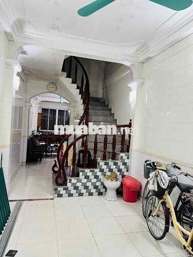 NHÀ ĐẸP - CHẮC CHẮN - KHU VỰC NHIỀU TIỆN ÍCH - AN SINH LÝ TƯỞNG.-