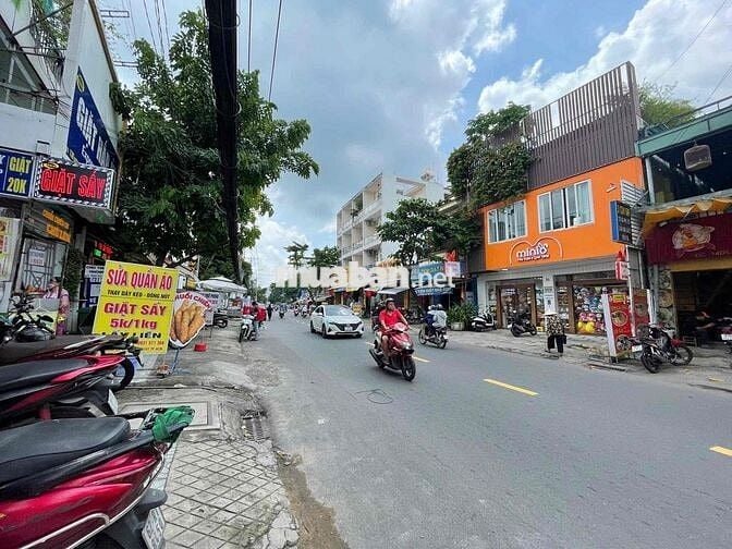 Sát Trường Ngoại Thương 70m và GTVT, Khu Sầm Uất Bật Nhất