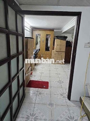 Bán Nhà Tập Thể Rẻ Phố Ngọc Lâm,LB 100M 2tầng gần Vườn Hoa