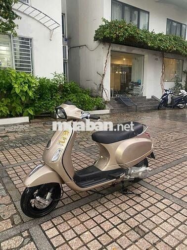 Xe piaggio vespa đèn vuông