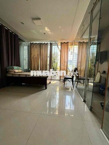 NHÀ MẶT TIỀN PHÚ NHUẬN 6❌15m - CÓ SÂN ĐỂ XE . NHÀ ĐẸP