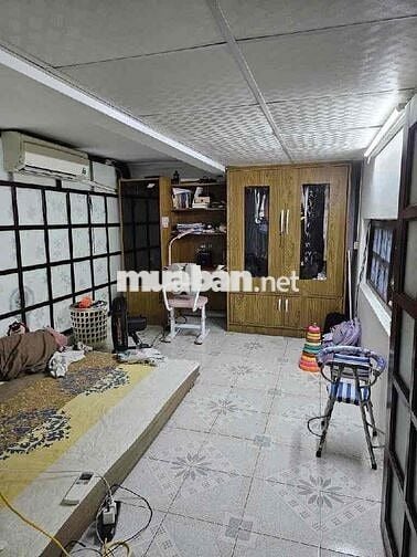 Bán Nhà Tập Thể Rẻ Phố Ngọc Lâm,LB 100M 2tầng gần Vườn Hoa