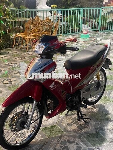 Fux, 9chủ bst bao tranh chấp
