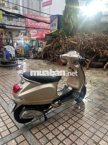 Xe piaggio vespa đèn vuông