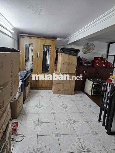 Bán Nhà Tập Thể Rẻ Phố Ngọc Lâm,LB 100M 2tầng gần Vườn Hoa