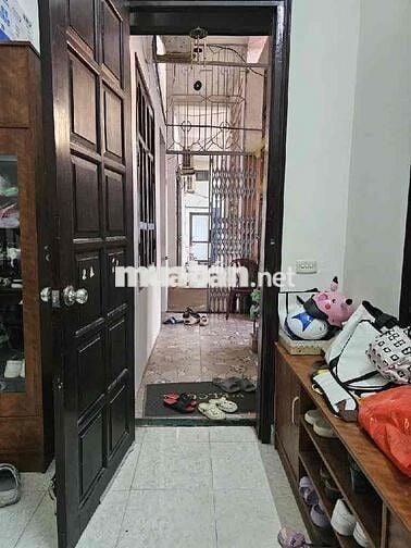 Bán Nhà Tập Thể Rẻ Phố Ngọc Lâm,LB 100M 2tầng gần Vườn Hoa