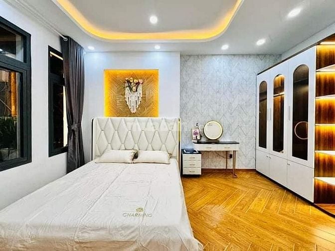 Ra nước ngoài sinh sống cần bán gấp nhà 1T2L Trần Phú Q5 gần 60m2.Shr