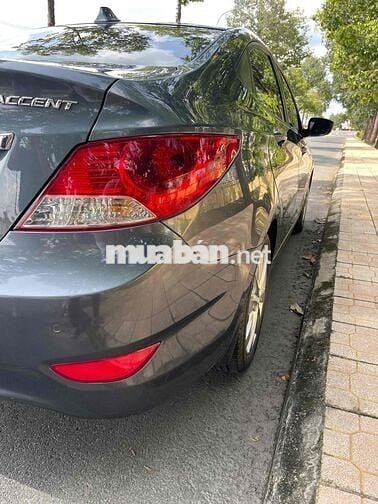 Hyundai Accent 2011 1.4 AT - 100000 km