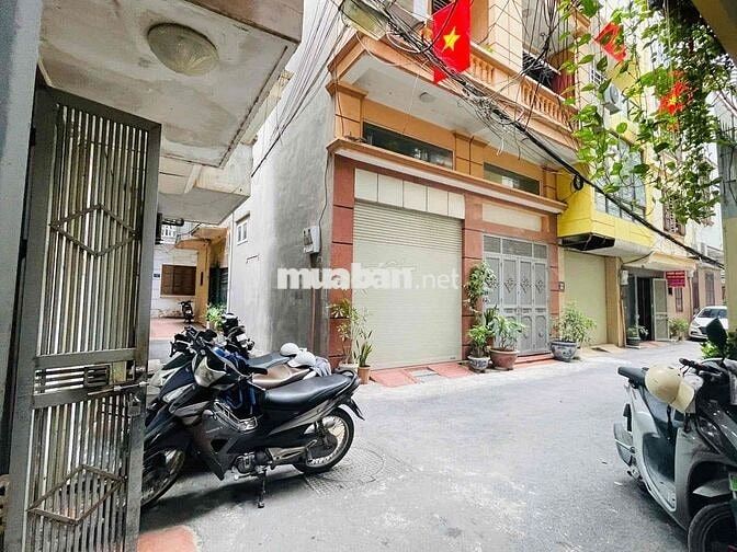 Cần Bán Nhà Nguyễn Trãi, DT: 32m² x 5 tầng, Ô Tô Đỗ Cửa, Giá 7.8 Tỷ