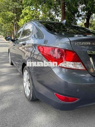 Hyundai Accent 2011 1.4 AT - 100000 km