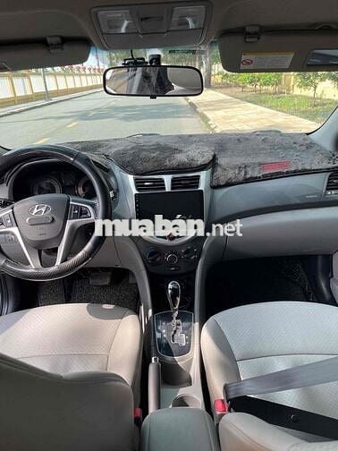 Hyundai Accent 2011 1.4 AT - 100000 km