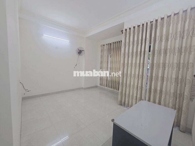 Cho thuê nguyên căn 3 tầng mặt tiền Dương Khuê