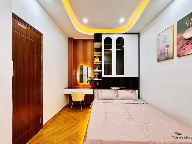 Ra nước ngoài sinh sống cần bán gấp nhà 1T2L Trần Phú Q5 gần 60m2.Shr