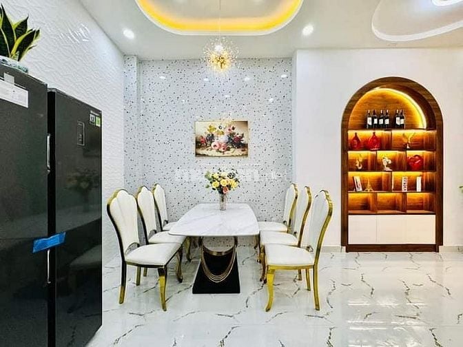 Ra nước ngoài sinh sống cần bán gấp nhà 1T2L Trần Phú Q5 gần 60m2.Shr