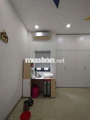 Bán Nhà 3 Tầng - Hẽm Xe Hơi - DT 55m - (4×14) - 3PN - 3WC - Hoàn Công