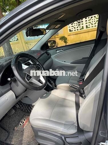 Hyundai Accent 2011 1.4 AT - 100000 km