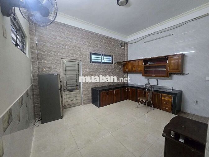 Cho thuê nguyên căn 3 tầng mặt tiền Dương Khuê